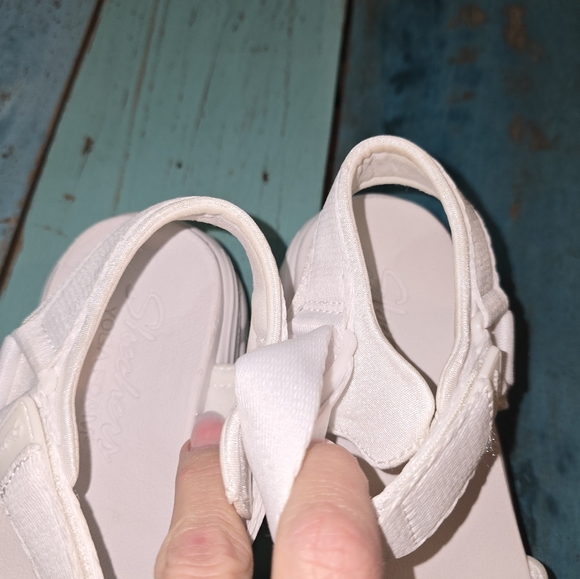 Women's white Sketchers sandals sz 6 - Picture 3 of 7
